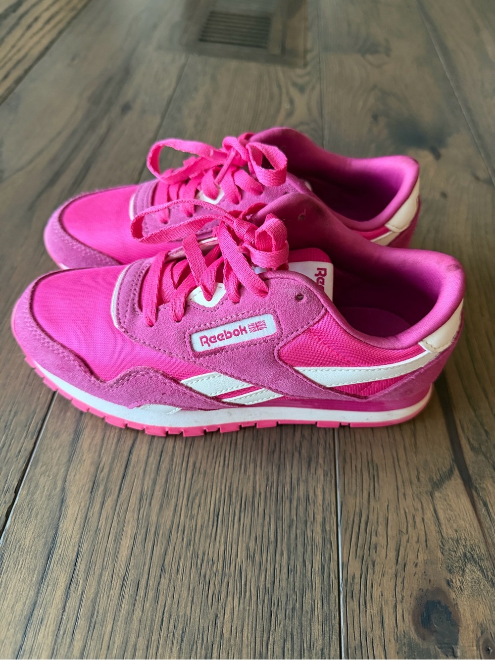 Reebok Kids Hot Pink and White Classic Nylon Retro Running Sneakers Sz 1.5